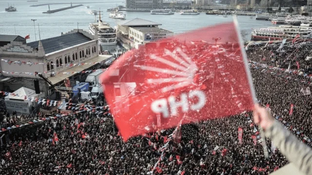 Türkiye'de siyasi gerilim: CHP'ye yönelik baskılar ve demokrasi mücadelesi 