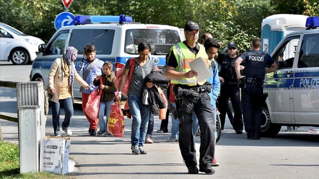 Almanya yeni hikâyenin eşiğinde: Göç, kimlik ve siyaset