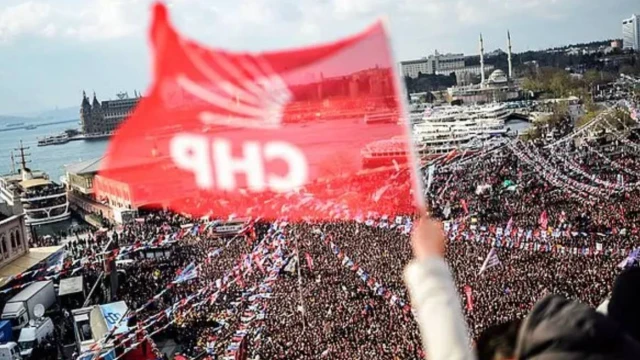 CHP sağa açılmayı yanlış mı anladı acaba?
