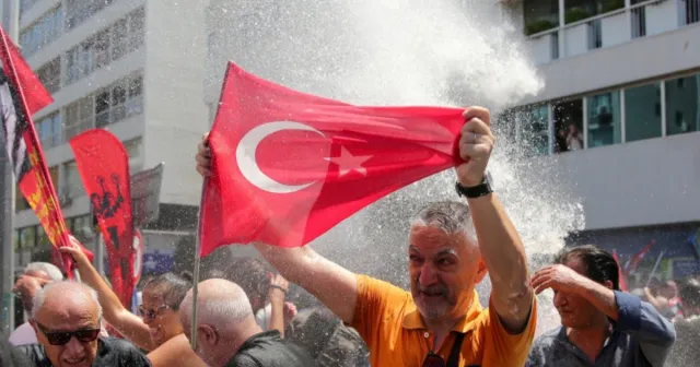 Muhalefeti hedef almak: Türkiye’nin demokrasisi yol ayrımında*