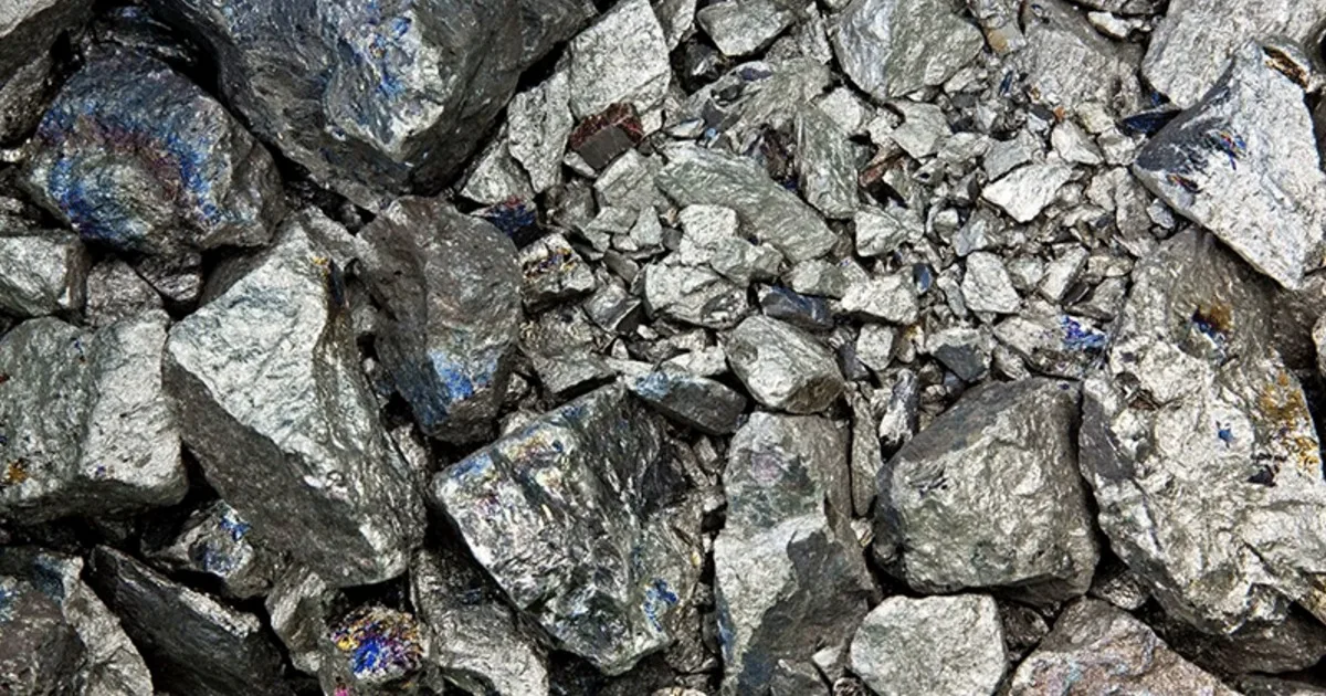Metal Piyasalarında Çift Yönlü Hareket: Bakır Zirvede, Demir Cevheri Düşüşte