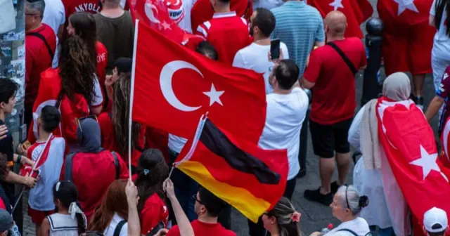 Aşırı sağ ve Türk göçmenler: Almanya’da emekten kimliğe uzanan tartışma