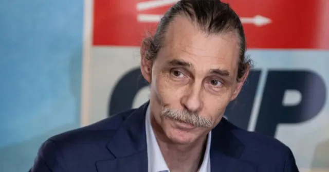 Erdal Beşikçioğlu CHP'de Kalıyor