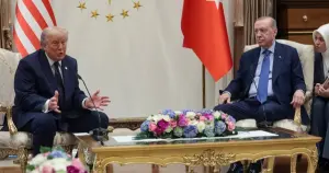 Toplumsal meşruiyet yerini Trump'da alınan meşruiyete bırakırken...