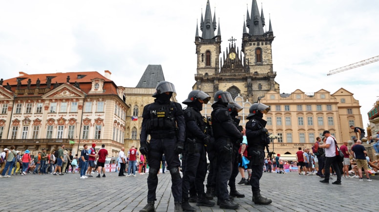 Prag'da bir üniversiteye kanlı saldırı!