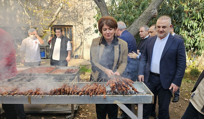 Vekillerinin mecliste şiş kebap partisi yaptığı halkın hal-i pür melali