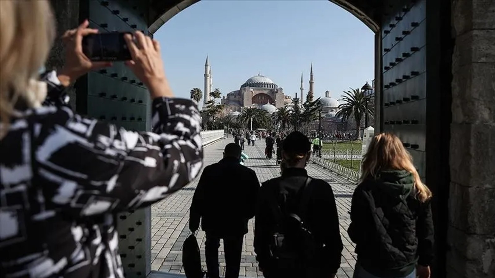 Türkiye'de ikamet izni ile yaşayan yabancı sayısı belli oldu