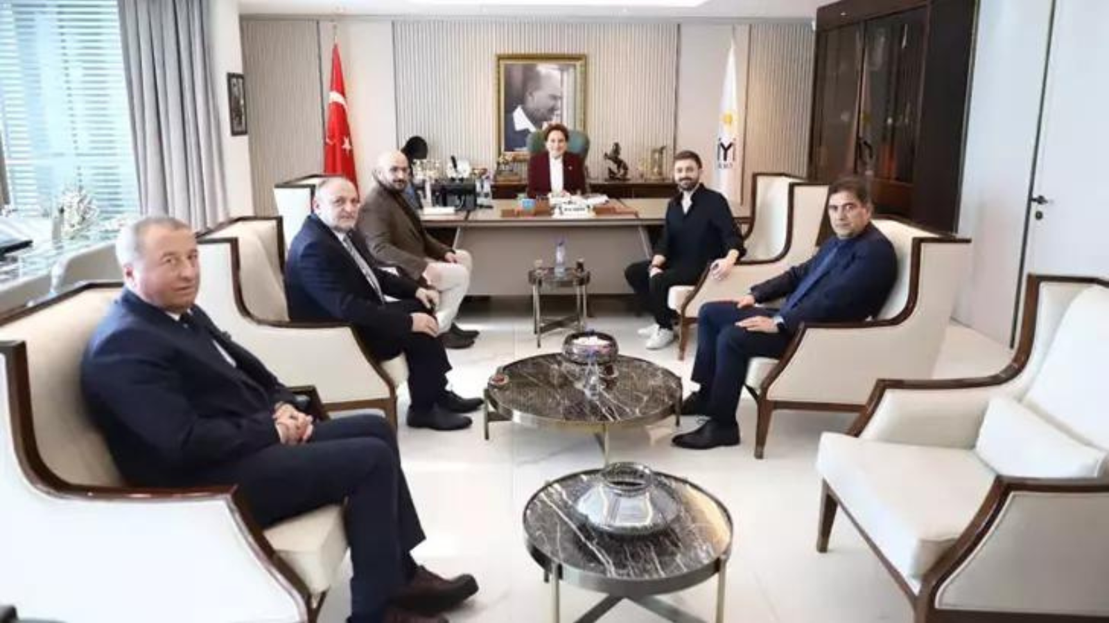 Meral Akşener Serkan Kafkas ve Süha Çardaklı ile görüştü