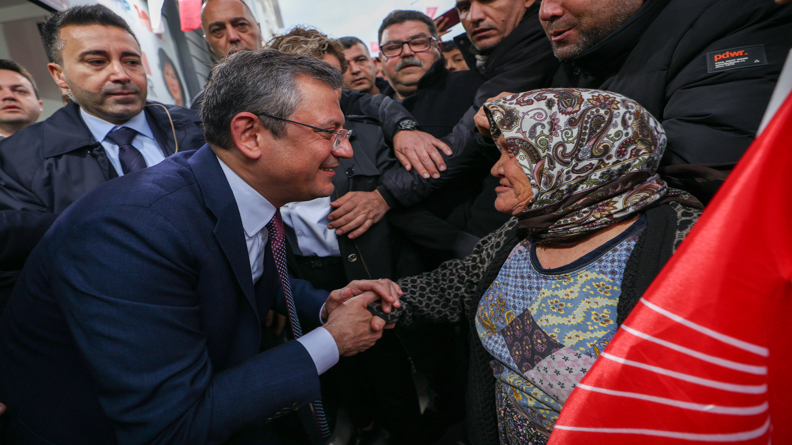 Özgür Özel, Bergama ve Kınık’ta vatandaşlara seslendi