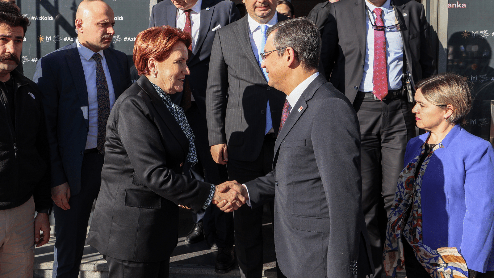 Özgür Özel, Meral Akşener’e taziye ziyaretinde bulundu