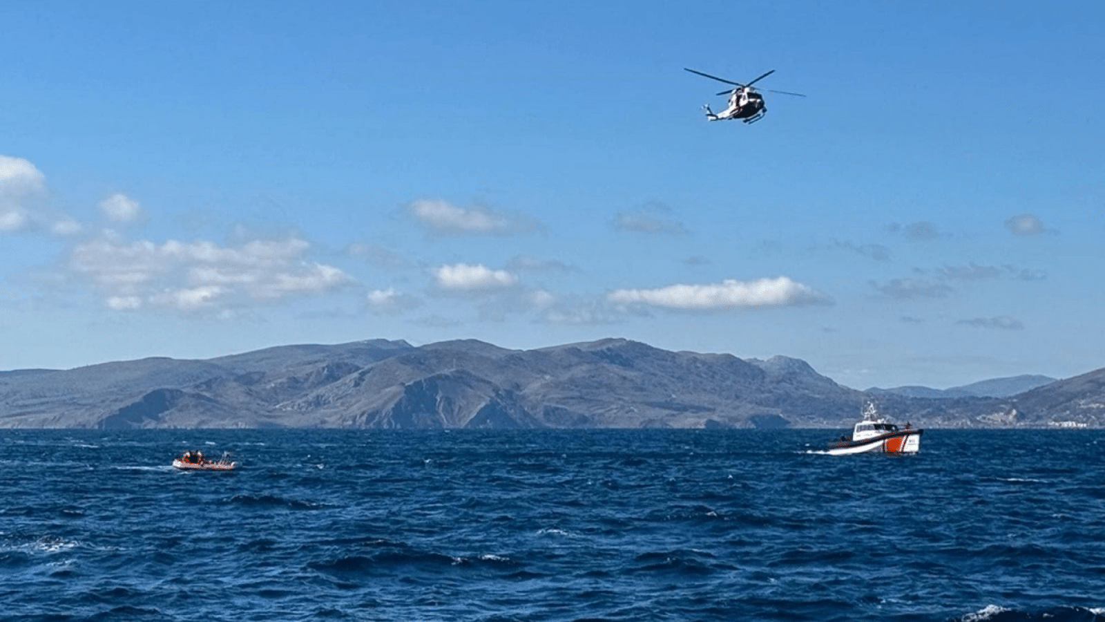 Çanakkale Eceabat'ta düzensiz göçmenleri taşıyan bot battı