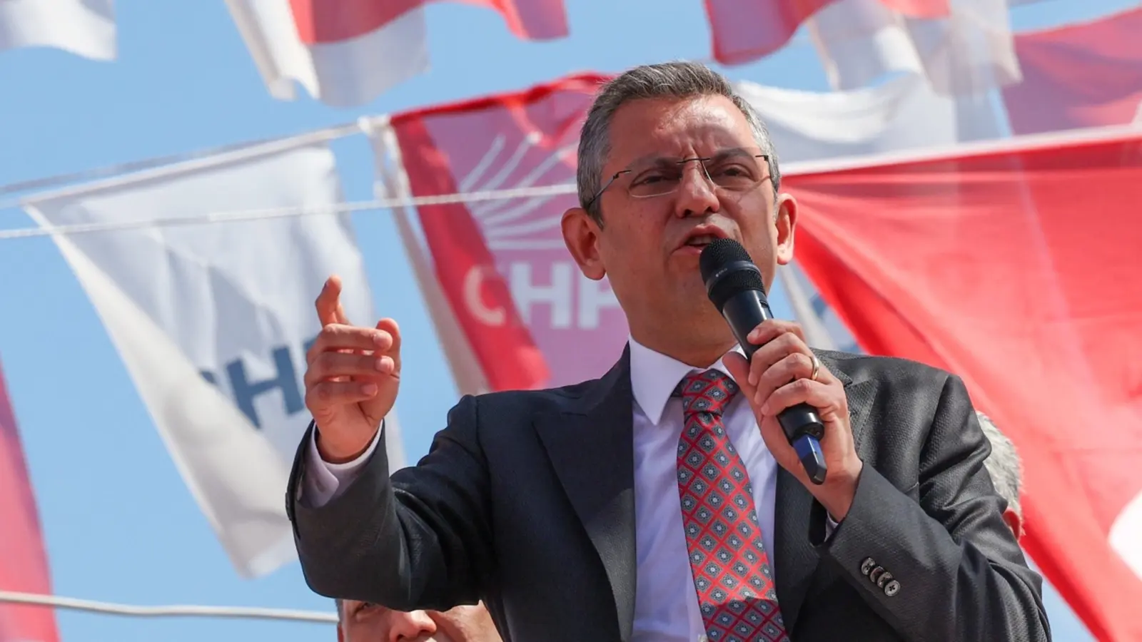 Özgür Özel: "CHP’ye oy verirseniz Balıkesir’i hep birlikte kazanırız"