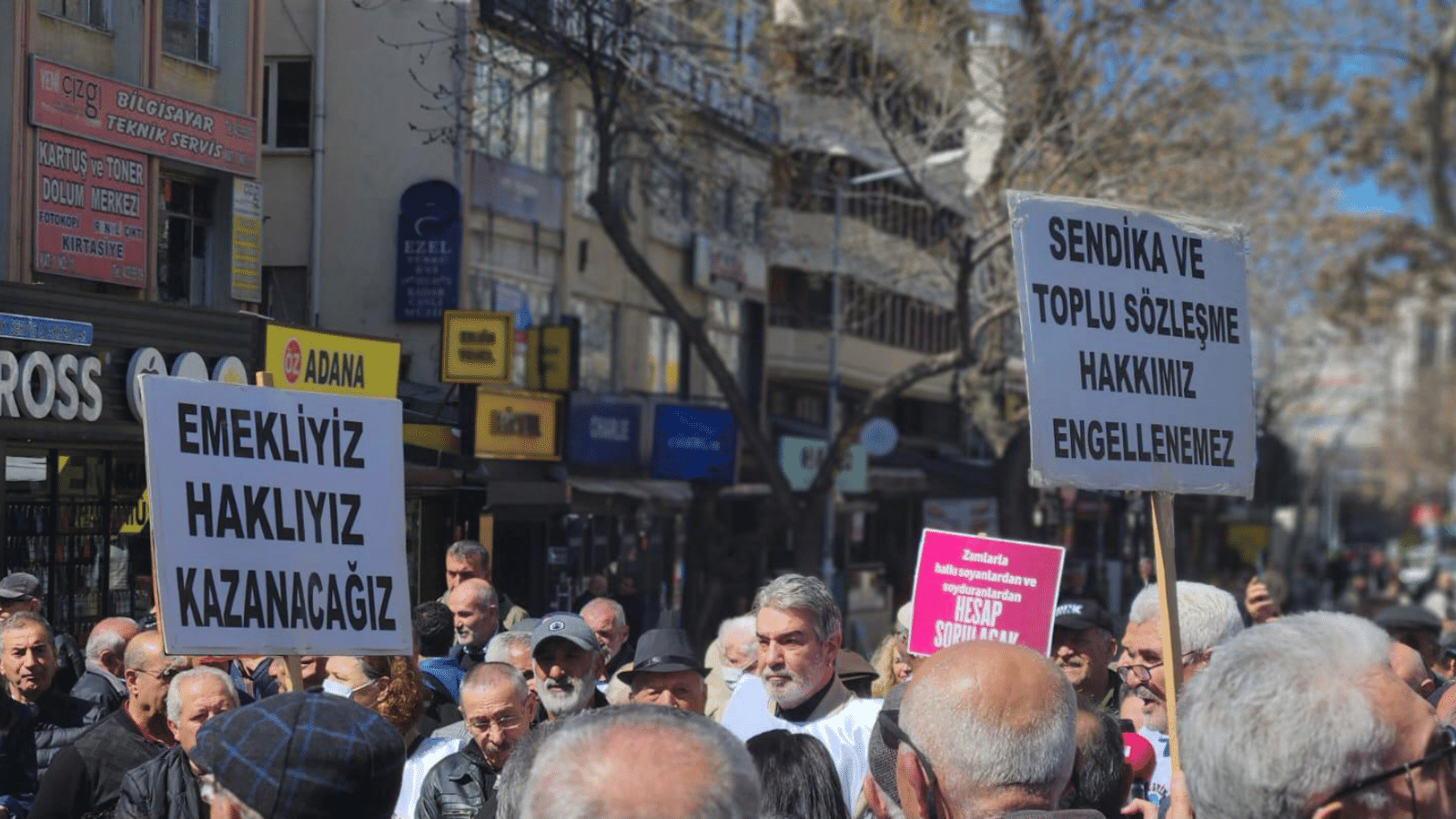 Tüm Emeklilerin Sendikası, Kızılay'da basın açıklaması yaptı