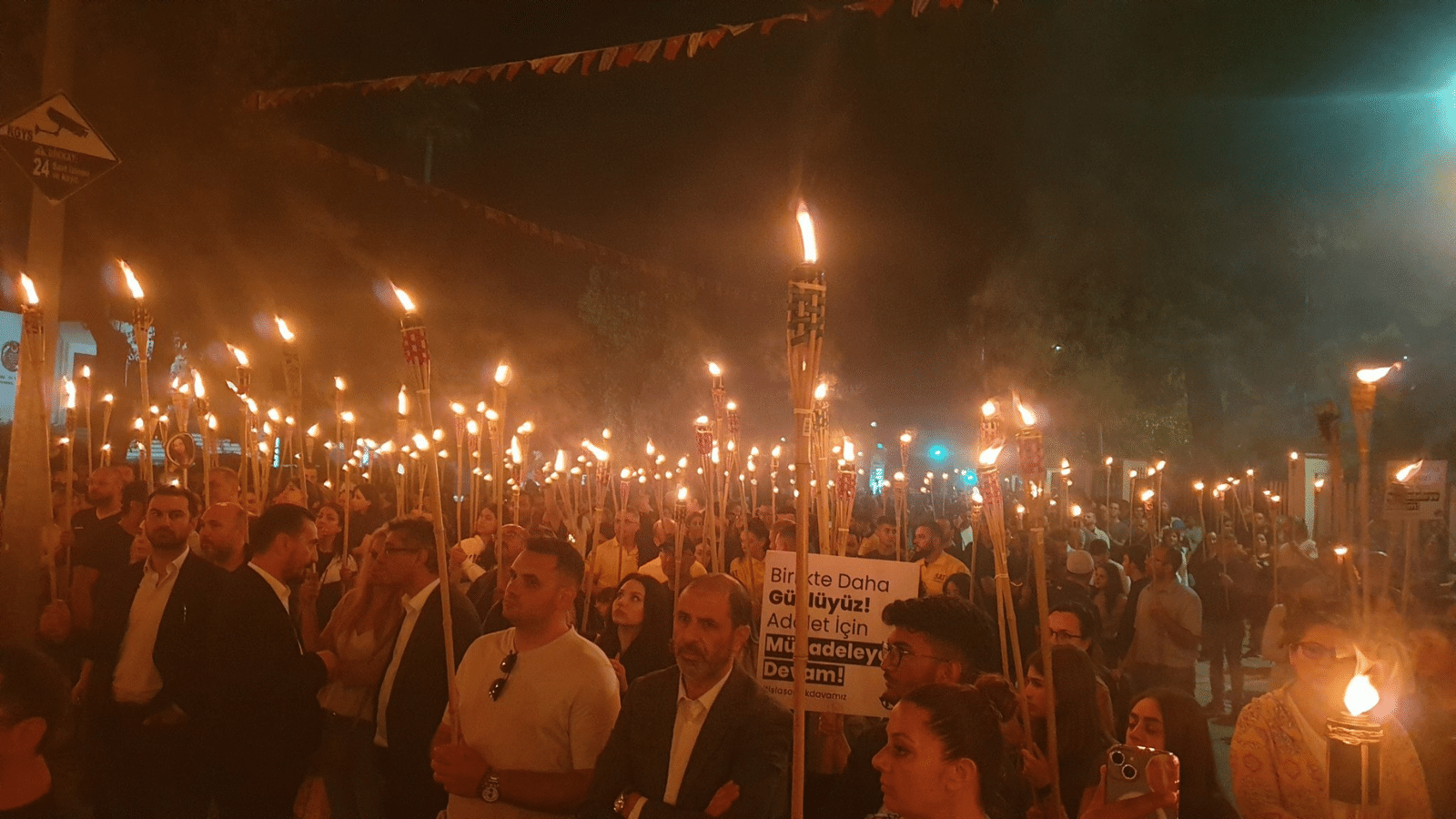 KKTC'li öğrenciler için "Adalete Işık Tut" yürüyüşü düzenlendi