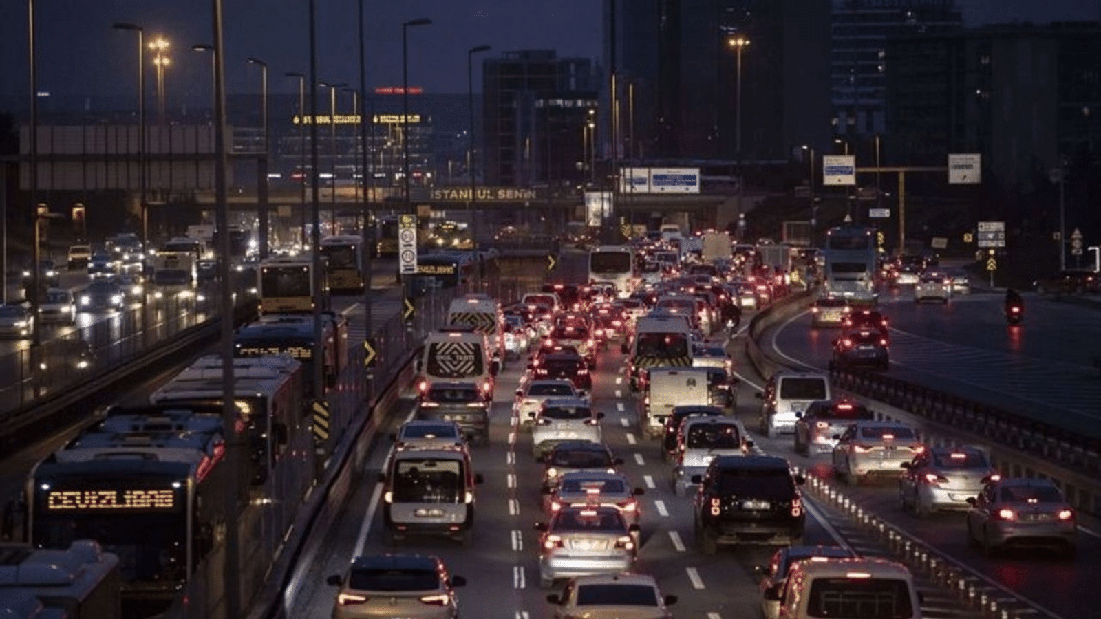 Ağır taşıtlar pazar günü belirli güzergâhta trafiğe çıkmayacak