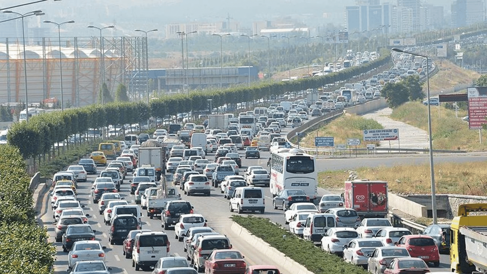 Bayram dönüşü trafiği başladı: Otoyollarda yoğunluk arttı