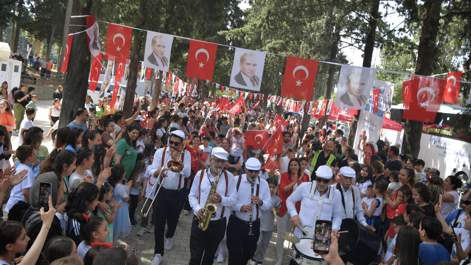 Beylikdüzü Belediyesi, 23 Nisan'da Hatay'daydı