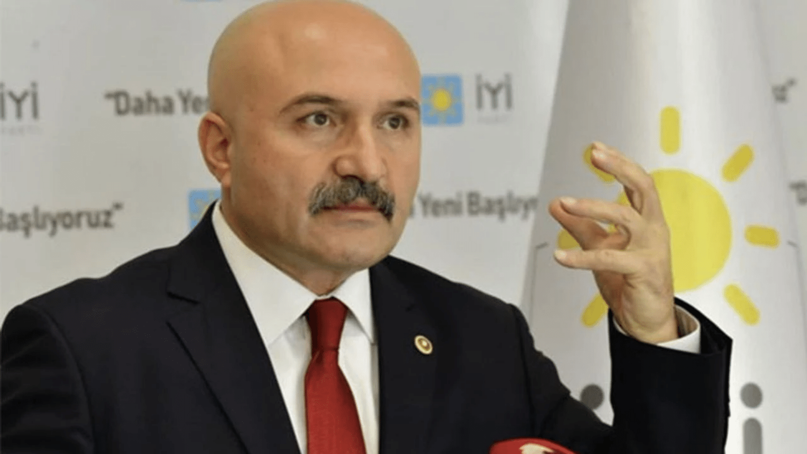 Erhan Usta, İYİ Parti Grup Başkanvekilliği görevinden istifa etti