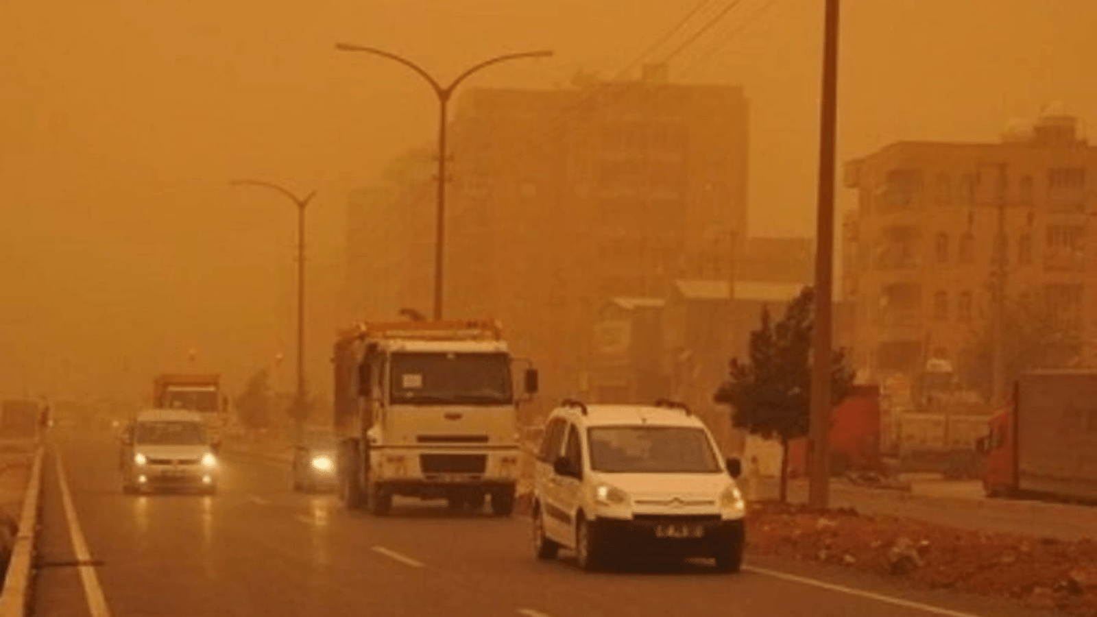 Meteoroloji'den toz taşınımı ve sağanak uyarısı