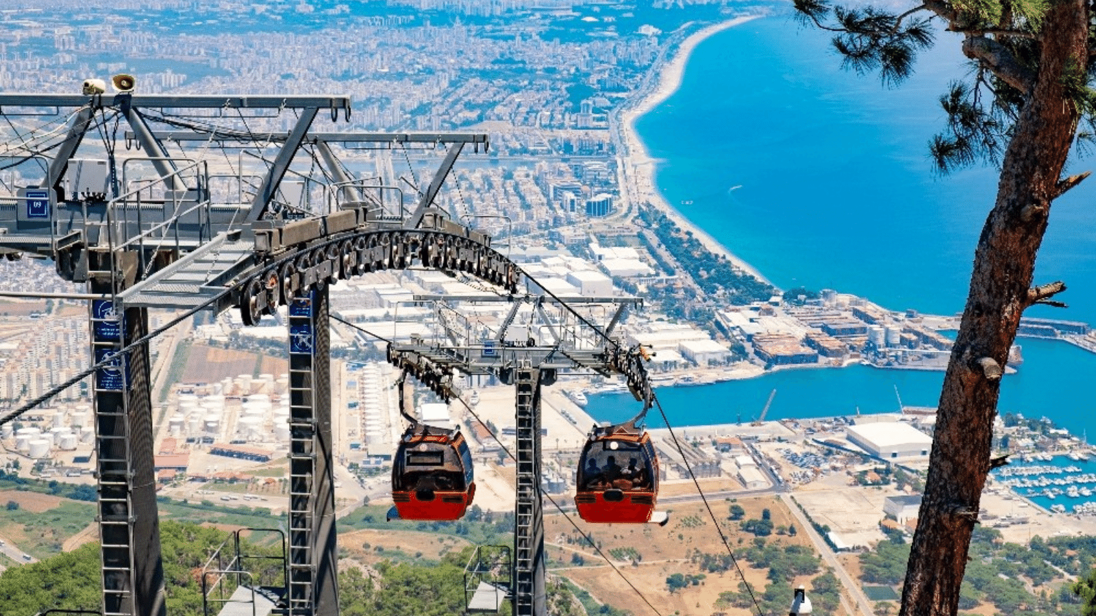 Antalya'da teleferikte mahsur kalan 150 kişi kurtarıldı