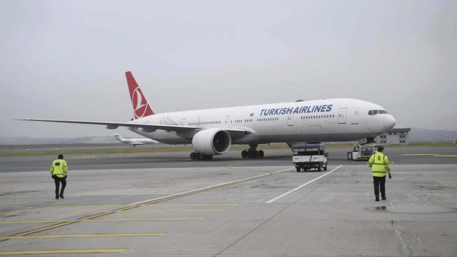 Türk Hava Yolları uçağı İstanbul'a acil iniş yaptı