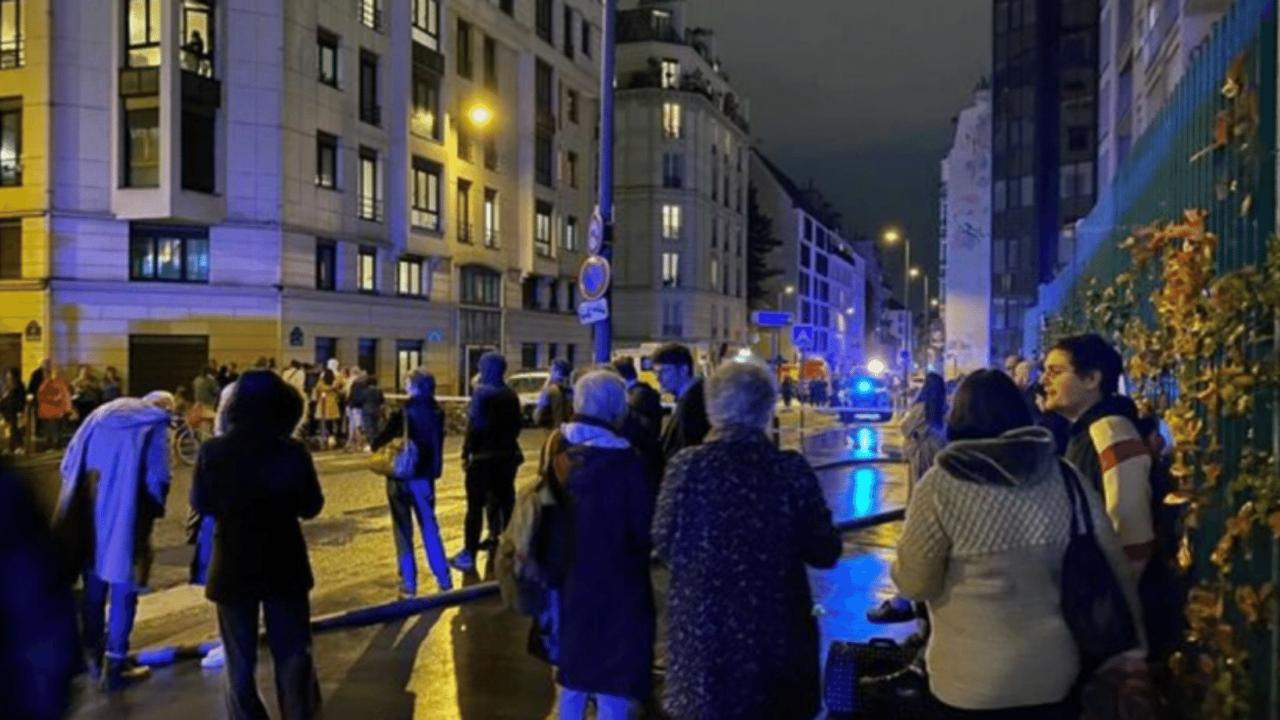 Paris'te bir apartmanda patlama meydana geldi