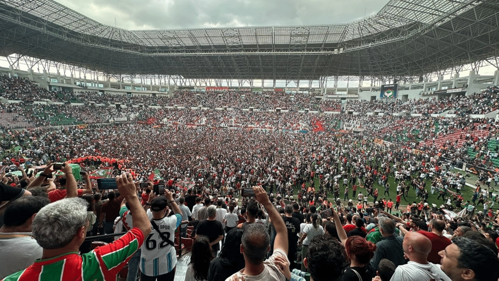 Amedspor, şampiyon olarak TFF 1. Lig'e yükseldi