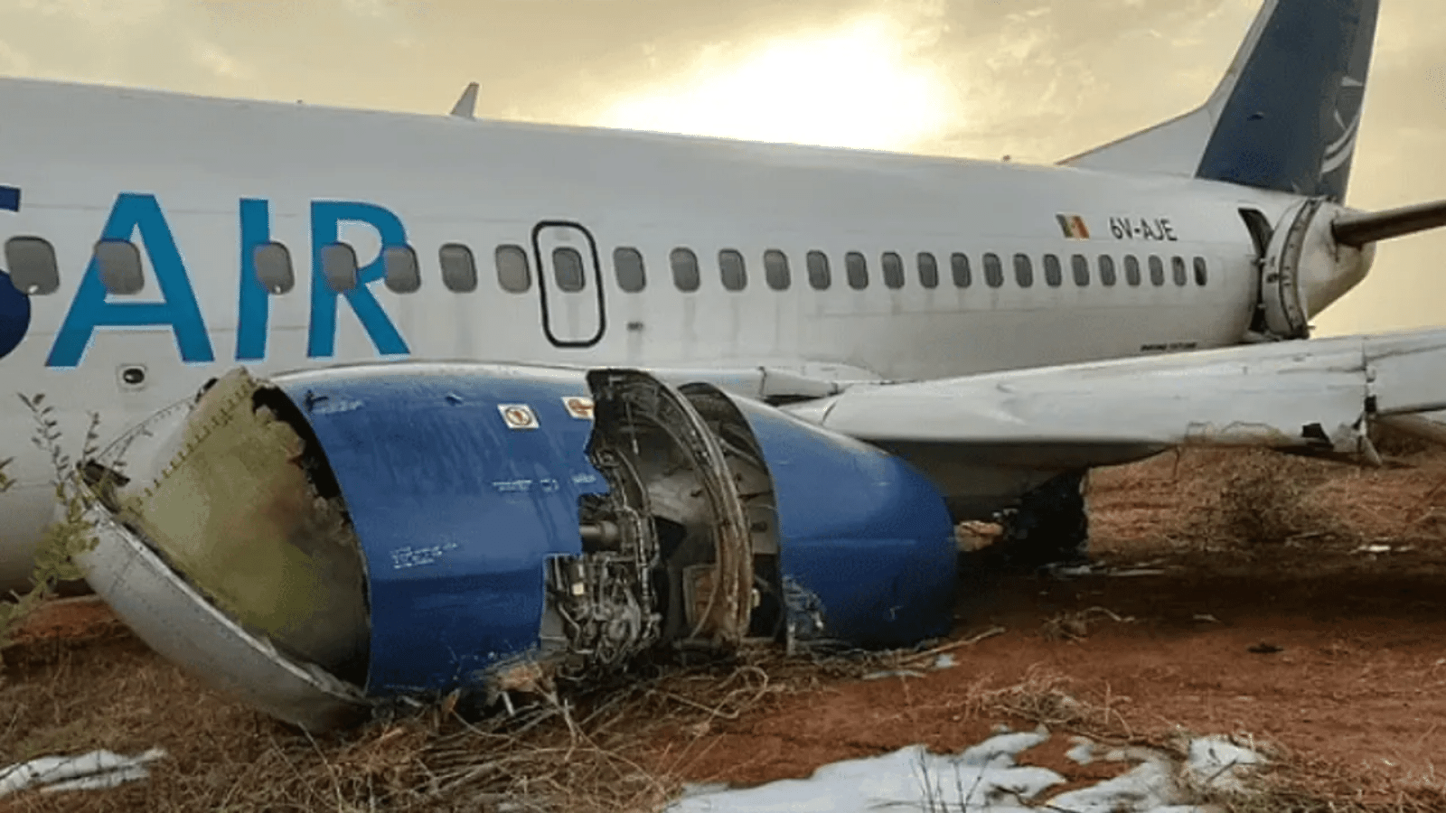 Senegal'de Boeing 737 uçağı kalkış sırasında düştü