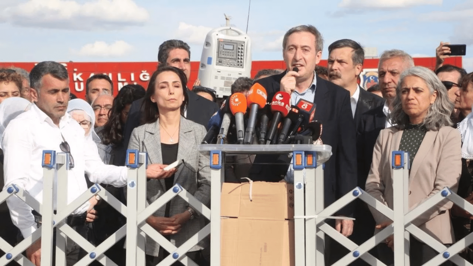 DEM Parti: İstiklal Mahkemelerinin ruhu, darbe yargılamalarının ruhu hortlamıştır