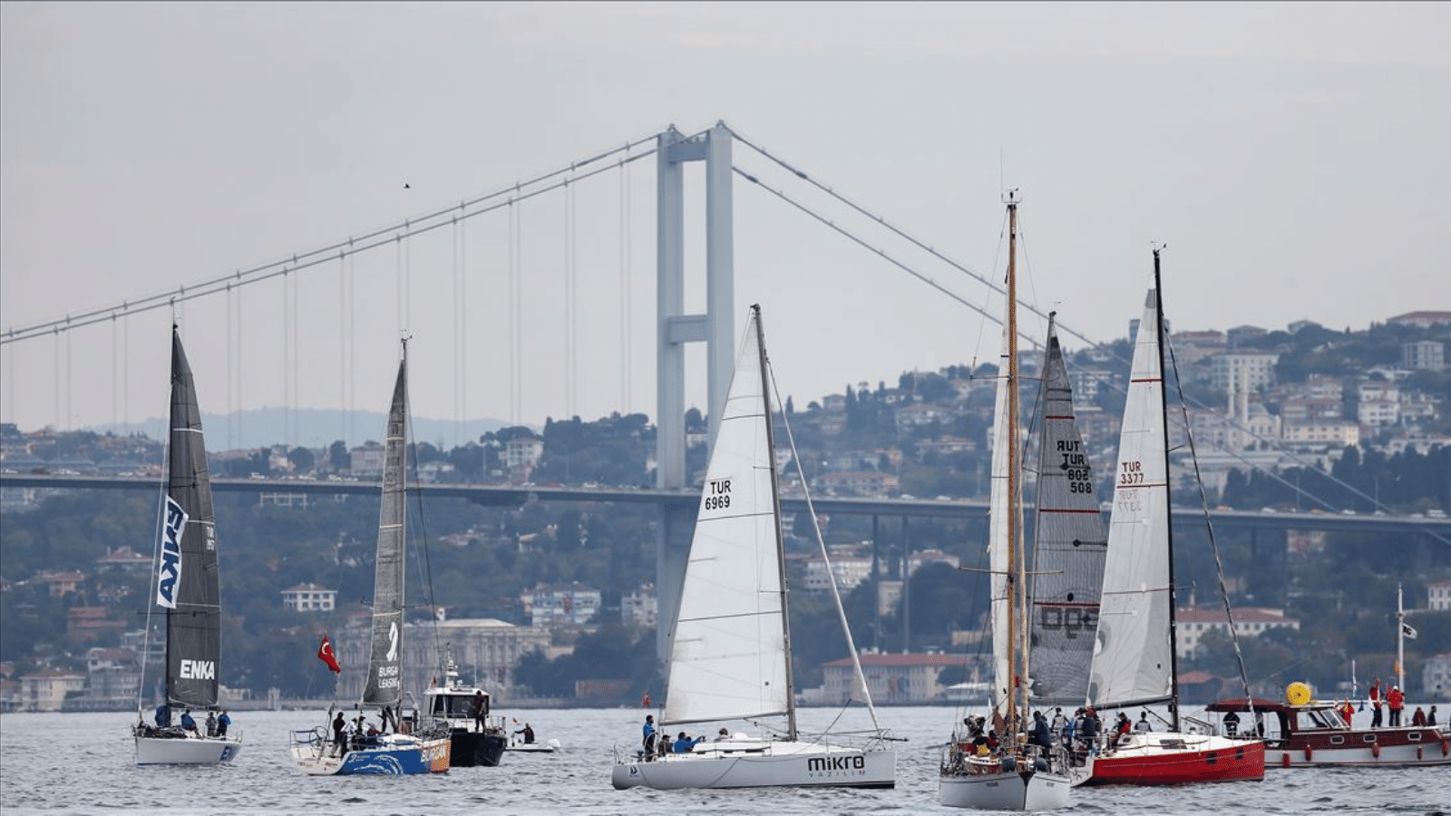 İstanbul Boğazı’nda yat yarışları bitti, gemi trafiği açıldı