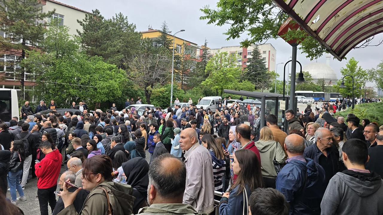 Ankara'da sağanak nedeniyle bazı metro istasyonları hizmet dışı kaldı