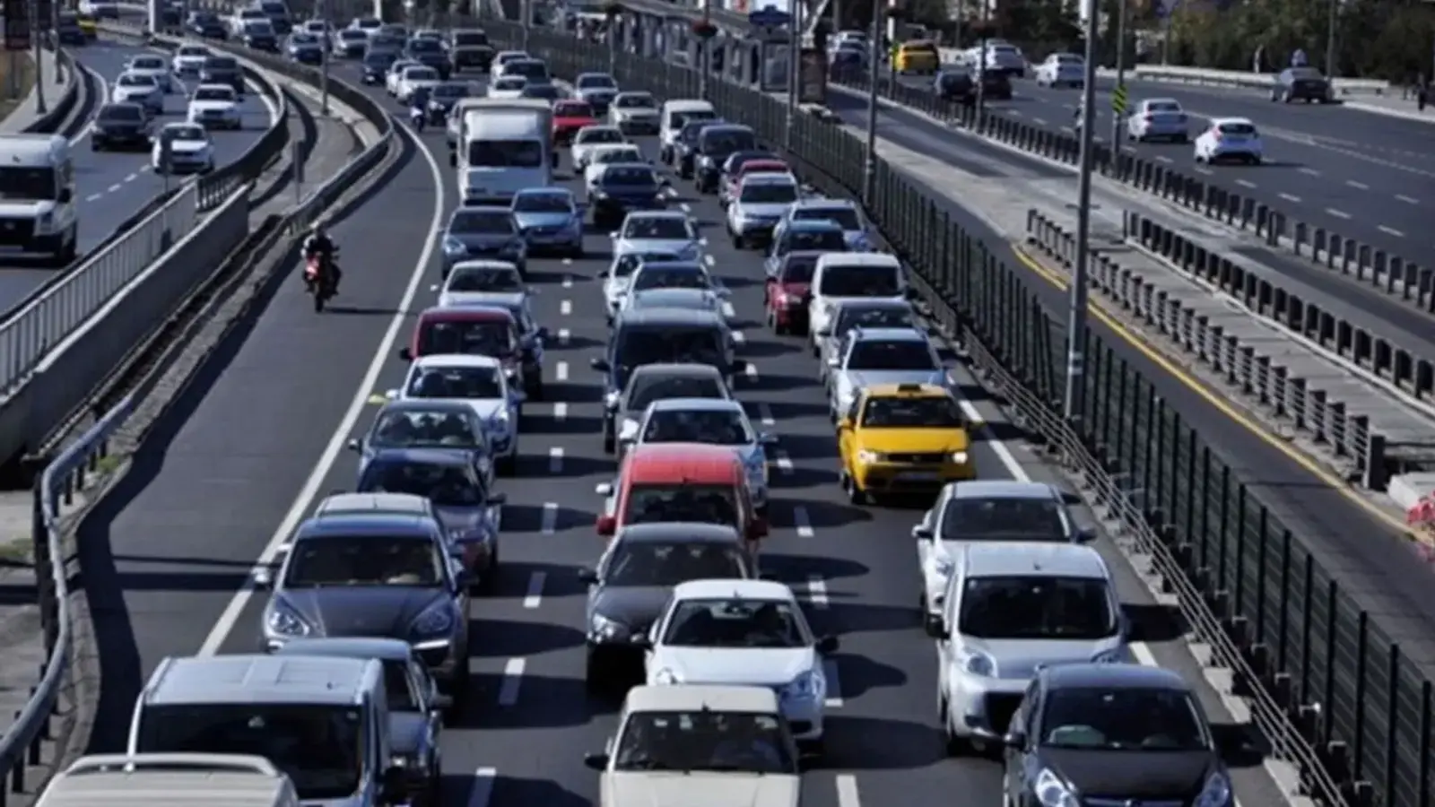 İstanbul'da trafik yoğunluğu yüzde 65'e çıktı