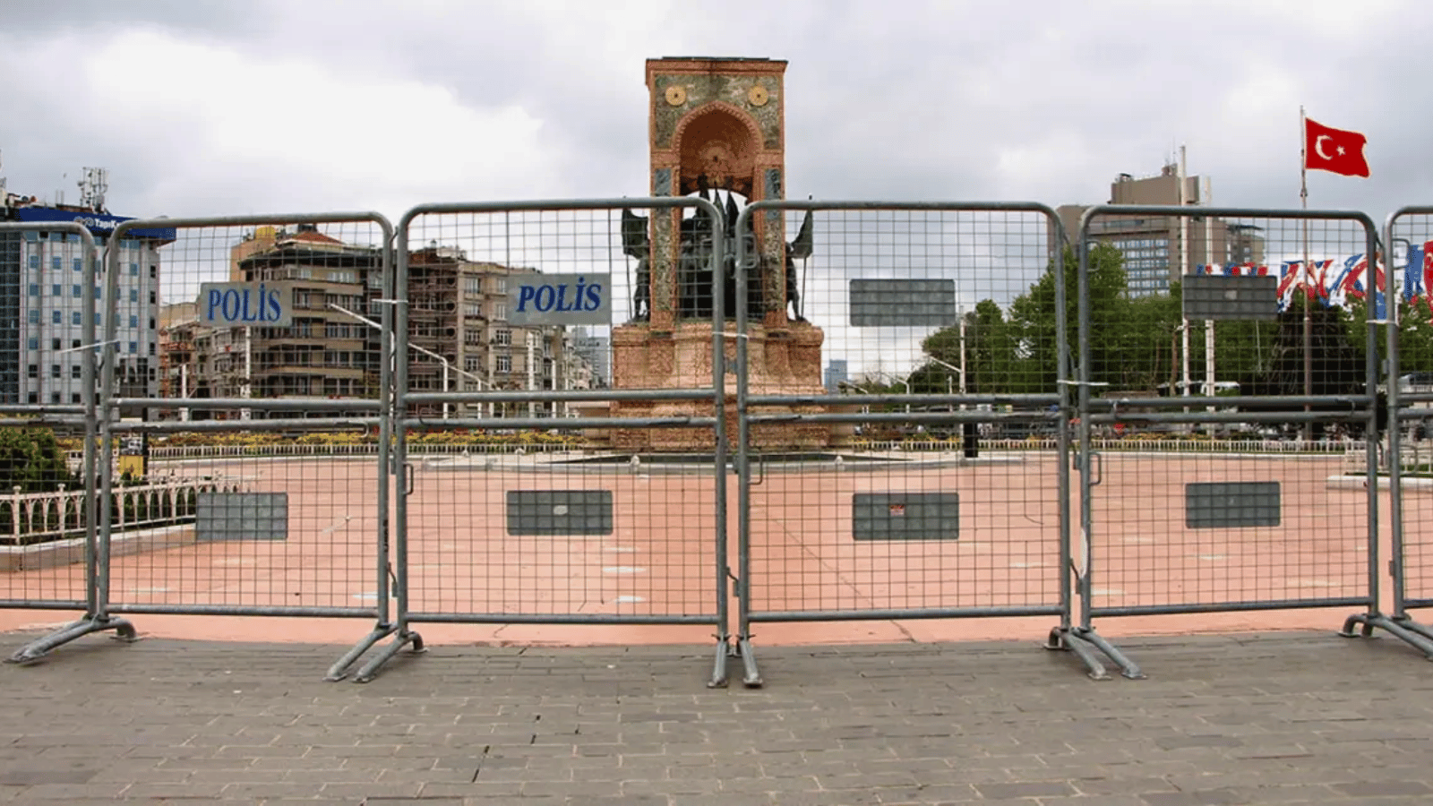 Taksim'de Onur Yürüyüşüne engel