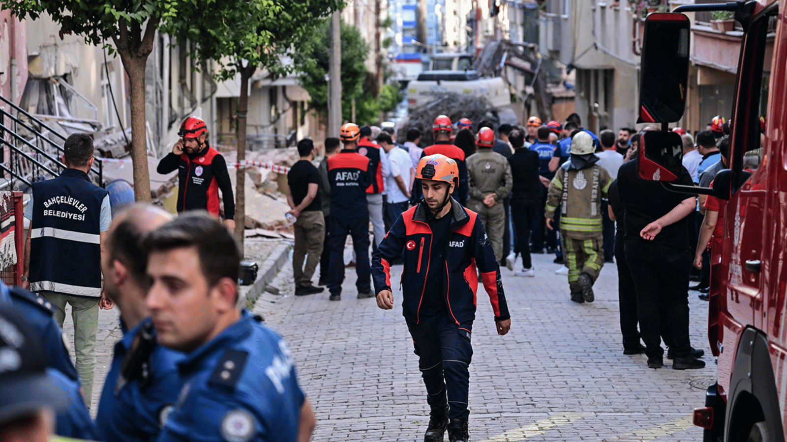 İstanbul Bahçelievler'de 4 katlı bina çöktü