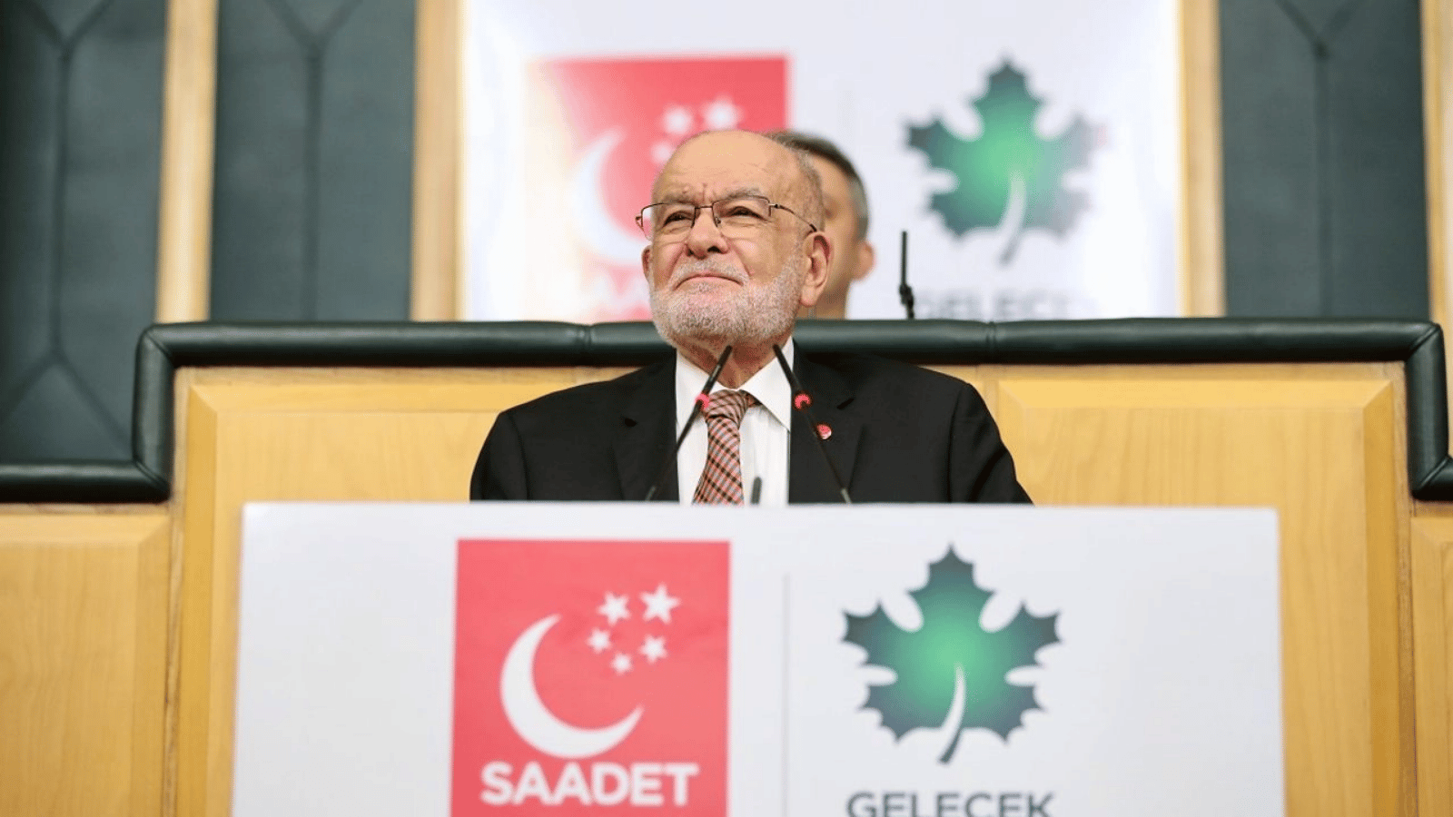 Temel Karamollaoğlu ve Ahmet Davutoğlu grup toplantısında konuştu