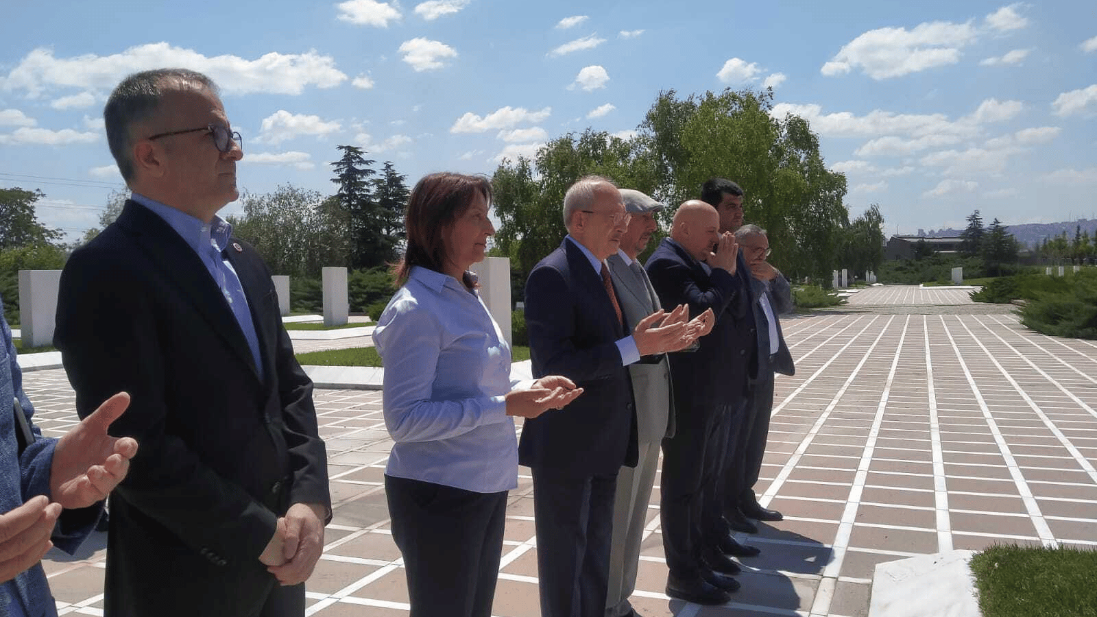 Kemal Kılıçdaroğlu, Bülent Ecevit'in kabrini ziyaret etti