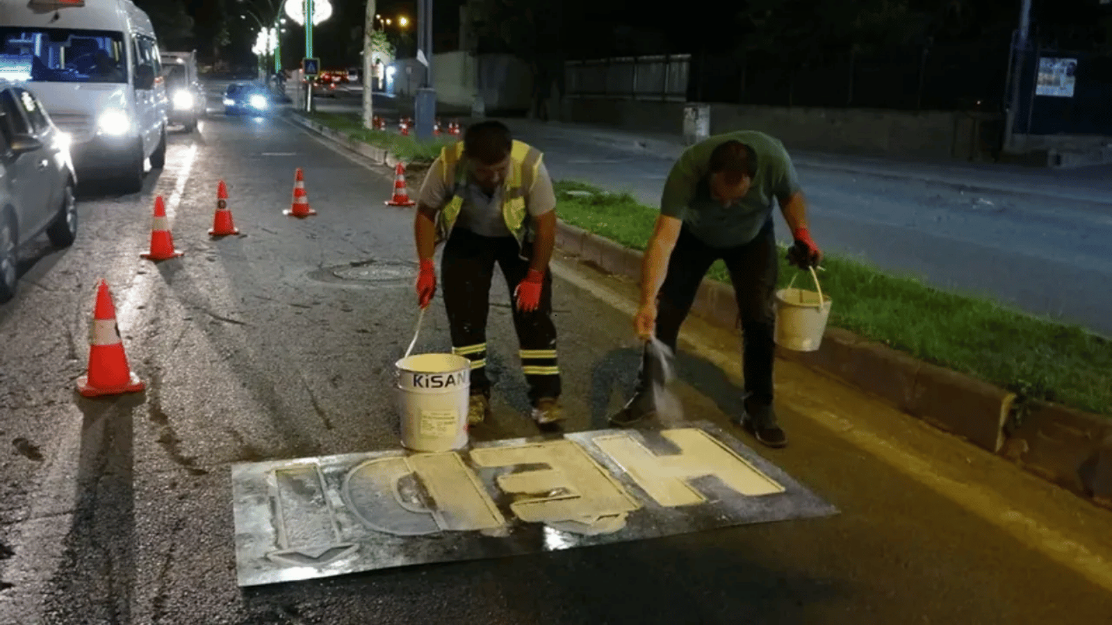 Diyarbakır'da silinen Kürtçe yol yazıları, belediye tarafından yeniden yazıldı