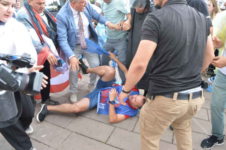 Öğretmenlere polis müdahalesi: 3 öğretmen gözaltına alındı