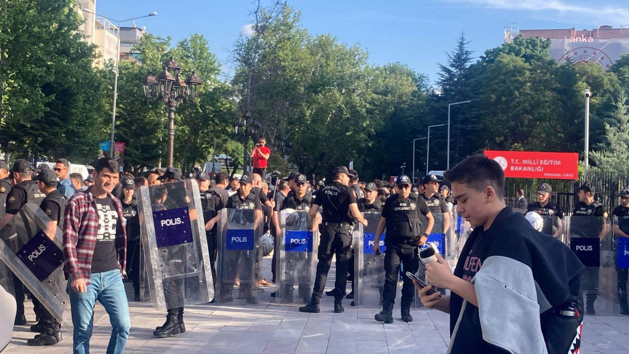 Meslek Kanununu protesto eden 25 öğretmen gözaltına alındı