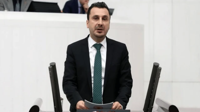 Bekir Başevirgen: "İktidarın kötü ekonomi politikaları nedeniyle artık sebze ve meyveyi taneyle alma dönemi başladı"