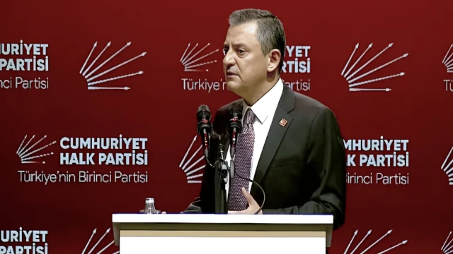 Özgür Özel: "Bizim kurultaylarımız liderlerden emir alan kurultaylar değil, onlara talimat veren kurultaylardır"