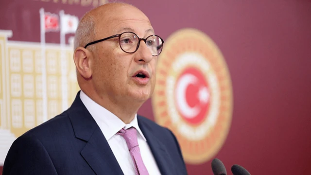 CHP’li Utku Çakırözer, Eylül ayı Basın Özgürlüğü Raporu’nu açıkladı