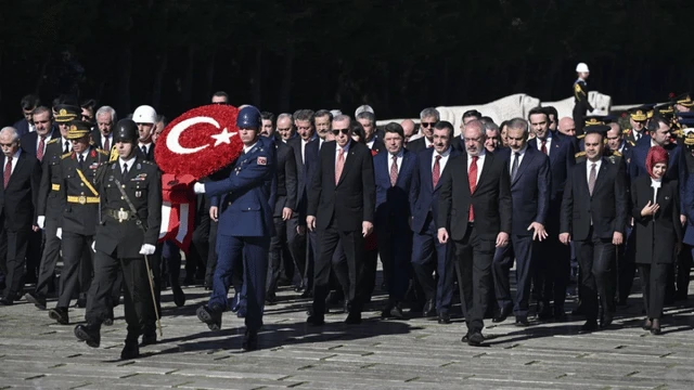 Erdoğan başkanlığındaki devlet erkanı Anıtkabir'i ziyaret etti