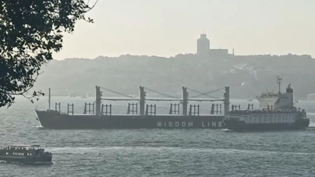 İstanbul Boğazı'nda iki yük gemisi çarpıştı