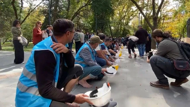 Meclis'e yürümek isteyen Fernas işçilerine polis engeli