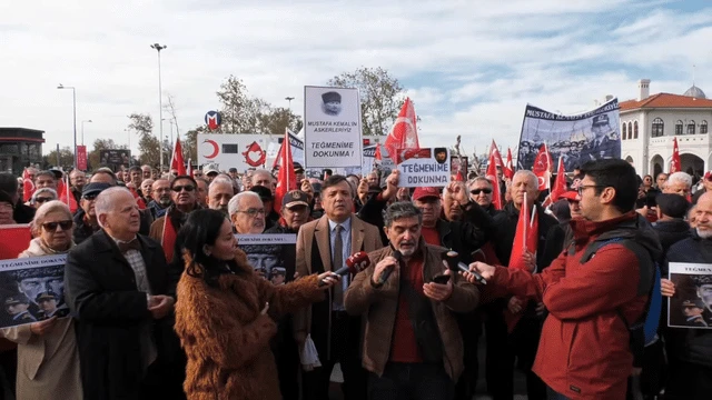 Emekli askerler teğmenlerin ihraç istemine tepki gösterdi