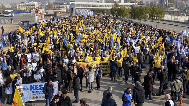 KESK’in "Geçinemiyoruz" mitingi için emekçilerin yürüyüşü başladı