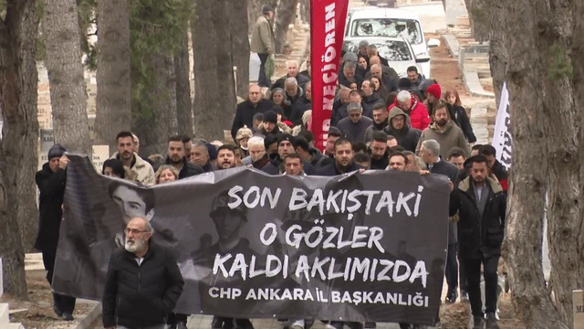 CHP Ankara İl Başkanlığı, Erdal Eren'i mezarı başında andı