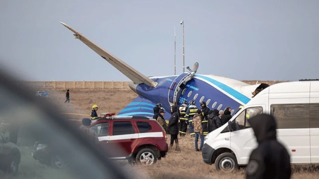 Kazakistan'da yolcu uçağı düştü: 28 kişi kurtarıldı 5 kişinin durumu ağır