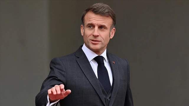 Muhalefetin istifa baskılarına karşın Fransa Cumhurbaşkanı Macron, istifa etmeyeceğini açıkladı